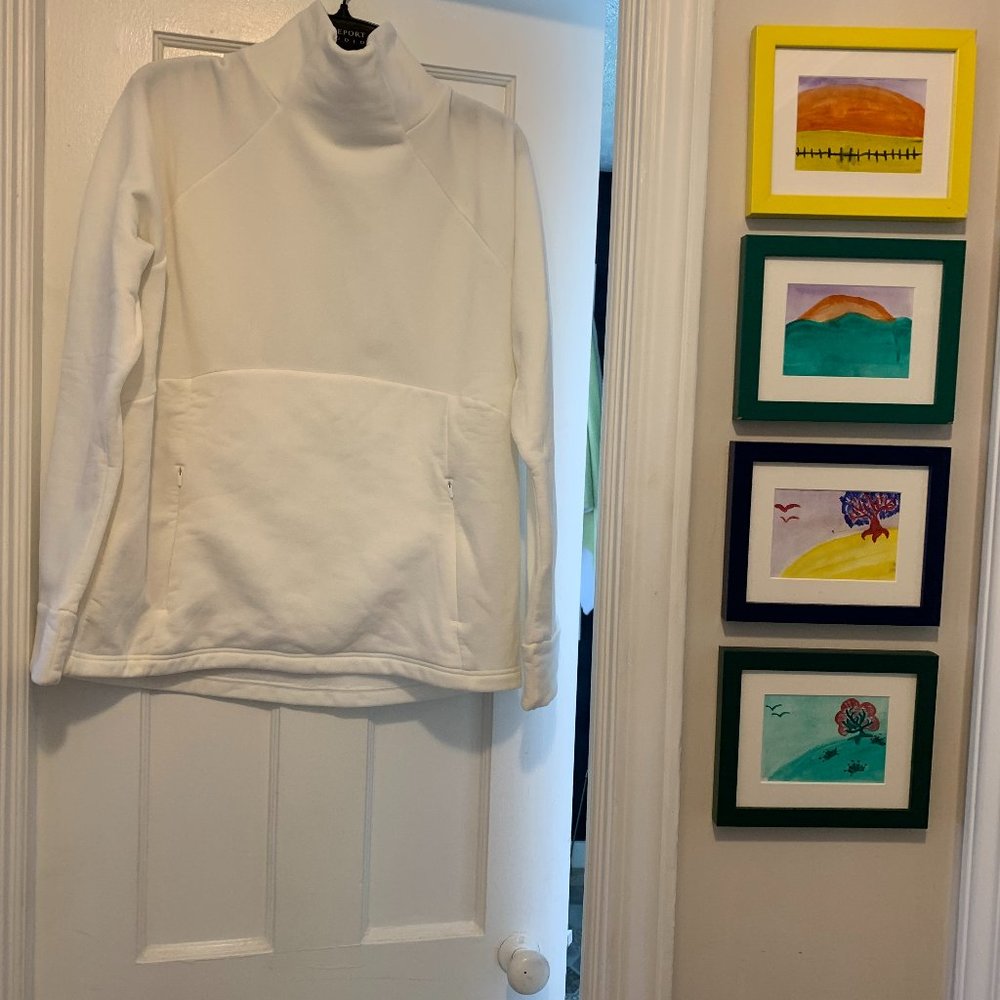 White pullover top/parka